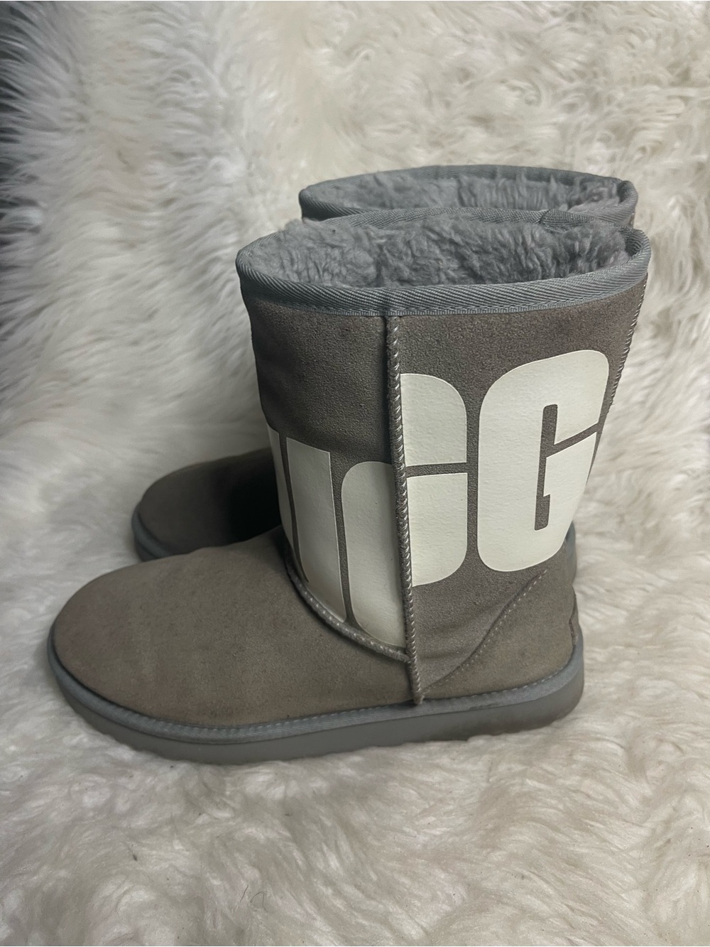 UGG Classic Short II Chopd  Gray suede boots With white lettering accent SZ10